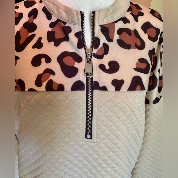 It is Well Boutique Leopard Color Block 1/4 Zip Sweatshirt/Casual Top; NWOT; Med - Picture 5 of 10